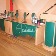 Трибуны и столы заседаний фото