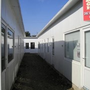 Ряды торговых павильонов рыночного комплекса из сэндвич-панелей фото