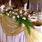 Оформление зала, композиции цветочные для свадеьного стола