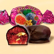 Конфеты эксклюзивные, шоколадные инжир с орехом в шоколаде фото