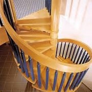 Быстрое и качественное изготовление деревянных винтовых лестниц фотография