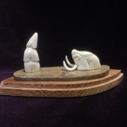 Подарок Мамонт у ели, скульптура из кости фото