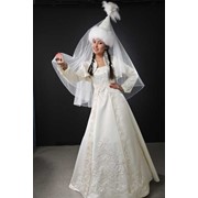 Традиционное прямое свадебное платье цвета айвари на прокат.и