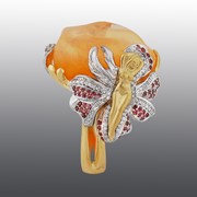 Кольцо с опалом, украшенное бриллиантами