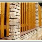 Заборы из дерева, кирпича, бетона, камня или металла. фото