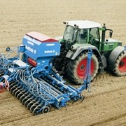 Трактор сельскохозяйственный фотография