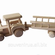Деревянная игрушка Трактор с прицепом фото