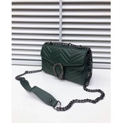 Женская сумка мессенджер с узором зигзагом и застежкой-подковой с узорами на цепочке 27 х 25 см зеленая фотография