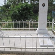 Памятник мраморный с металлической оградой. Установка памятников по Кустанайской обл фото