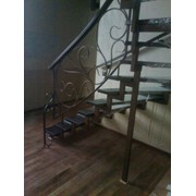 Лестница деревяная любой модели винтовая из сосны фотография