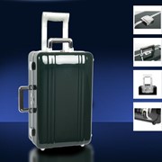 Кейсы алюминиевые, Дорожный чемодан с портпледом фотография