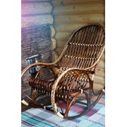 Плетёное кресло-качалка фото