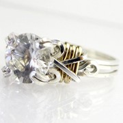 Серебряное кольцо со вставками позолоты и бриллиантом (Херкимер) фото