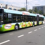 Реклама на городском транспорте от Lucky фото