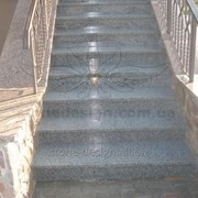 Лестница из гранита с накрывками. Материал: Покостовский гранит (Украина), Межериченский гранит (Украина)