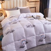 Одеяло из сатина с лебяжим пухом Евро 200 х 230 см Белое с лебедями и радугой фотография