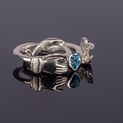 Серебряное кольцо с топазом “Мое сердце в твоих руках“ от Wickerring фотография