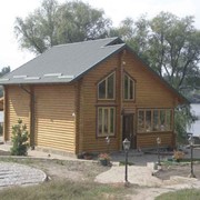 Дома каркасные жилые из натуральной древесины. фото