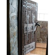 Двери “Средневековье“ фотография