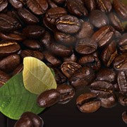 Кофе зерновой свежеобжаренный Премиум фотография