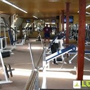 Тренажерные залы в фитнес клубе Леон фото