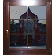 Окно поворотно-откидное с декоративными широкими шпросами фото