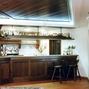 Установка барных стоек для кафе и ресторанов фото