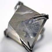 Серебряное кольцо “Tomb“ с кварцем от WickerRing фотография