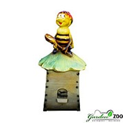 Фигура Пчела на улье фотография