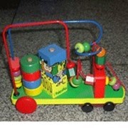 Детская деревянная логика «Машина-логика на колесиках с пирамидой и кубиками картинками». фото
