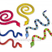 Набор игрушечных змей фото