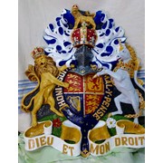 Барельеф герба монархов Великобритании