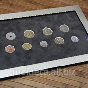 Монеты сувенирные в багетной рамке фото