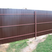 Забор металлический из профлиста.  фото