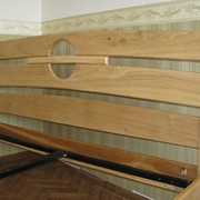 Кровати металлические с деревянными спинками фото