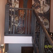 Лестница из дуба с элементами ковки фото