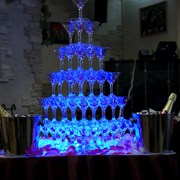 Пирамида шампанского на свадьбу и корпаратив фотография