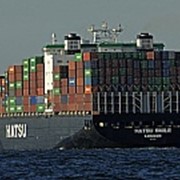Морские перевозки грузов контейнерные фотография