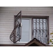 Открывающиеся кованые решетки для жилого дома фотография