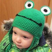 Вязаная детская шапочка “Лягушка“ фото