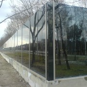 Забор из стекла.