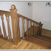 Изготовление и монтаж лестниц из дерева фото