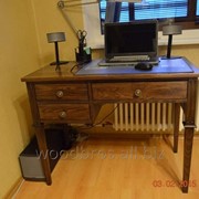 Деревянный письменный стол фотография