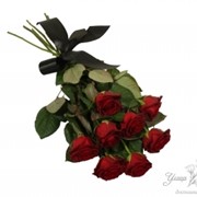 Траурный букет из роз с черной лентой фото