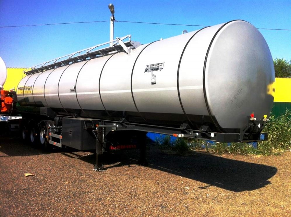 Изотермическая автоцистерна. Цистерна чемоданного типа. Полуприцеп цистерна menci. Термоцистерны. Цистерн для жити газа.