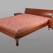 Двуспальная деревянная кровать фото