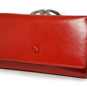 Элегантный, вместительный женский кожаный кошелек красного цвета Nicole фото