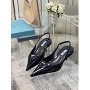 Туфли с открытой пяткой на низком каблуке-запятой черного цвета