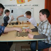 Обучение игре в шахматы фотография