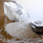 Йодированная соль в солонках различного объема фото